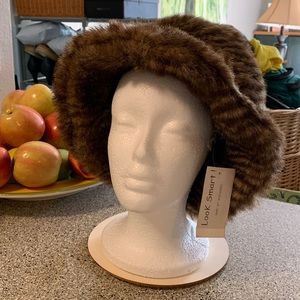 NWT Look Smart women’s One size Hat Brown tan Animal Print Beautiful🌺Smoke Free